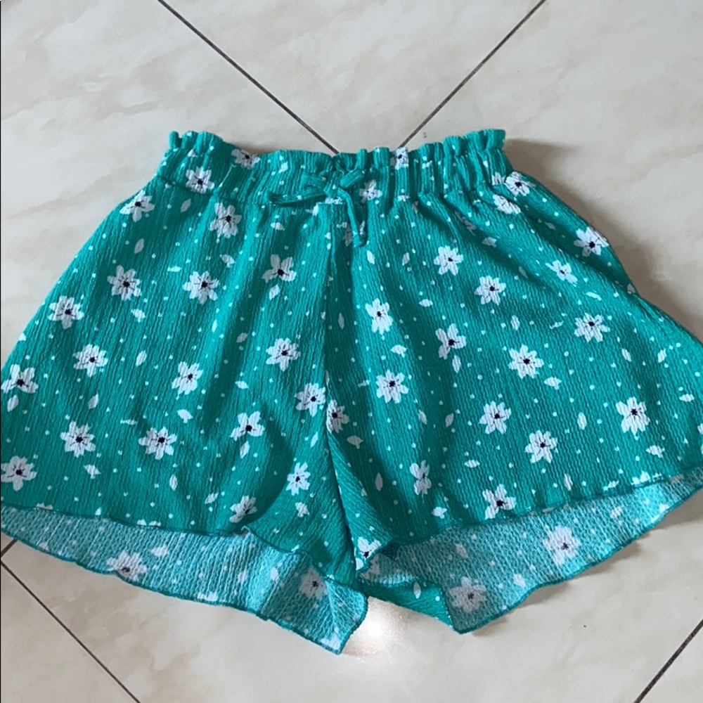 zara kids green floral ruffle shorts